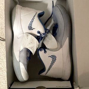 These are Kyrie Irving basketball shoes I put them on once and that’s it